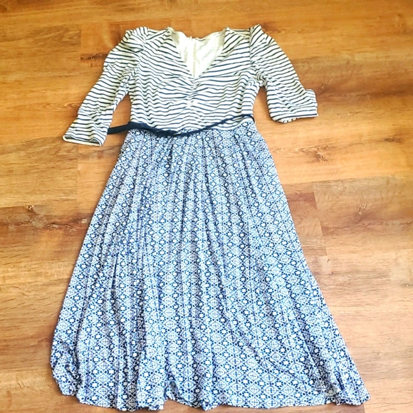 eshakti Dresses & Skirts - e Shakti Midi length  dress